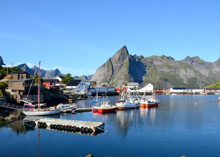 The Manor House In Hamnoy Jaktstuga