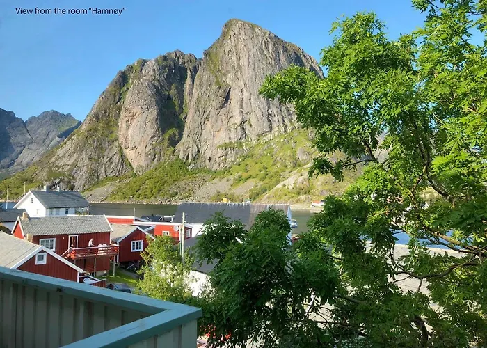 The Manor House In Hamnoy 롯지 레이네