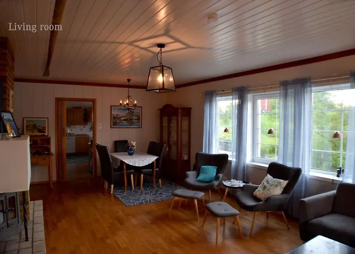 The Manor House In Hamnoy Jaktstuga